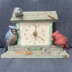 Marjolein Bastin Skizzenbuch Vogelfutterhaus Uhr Bluejay Kardinal Punze FUNKTIONIERT - Bild 1 von 4
