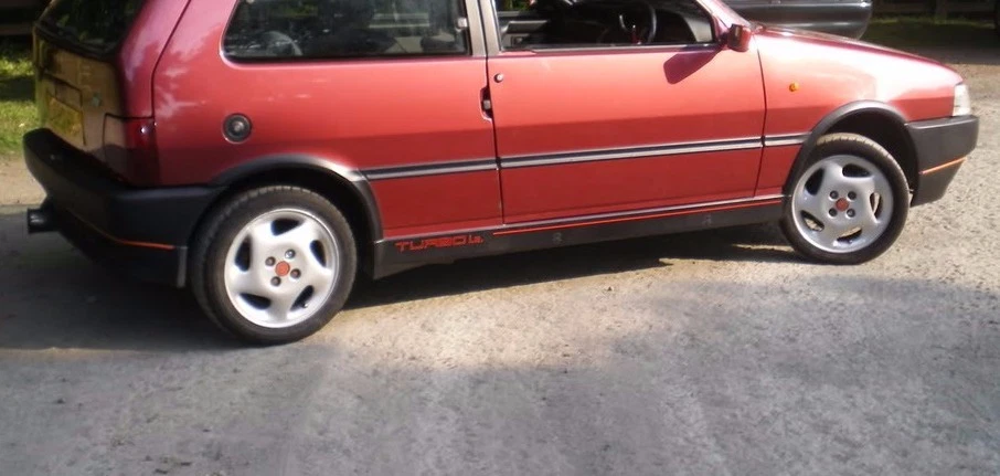 Nuevo Fiat MK2 UNO TURBO 1989-1995 es decir Juego de 2 calcomanías con rayas de pasador Turbo es decir Foto 1 de 4