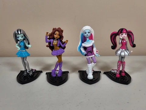 Lot of 4 Monster High Figures Cover