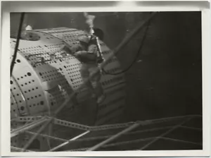 EXTRAORIDINÄRES UNTERWASSER-ASTRONAUTENTRAINING auf TAUCHKAPSEL-REPLIKAT - Bild 1 von 1
