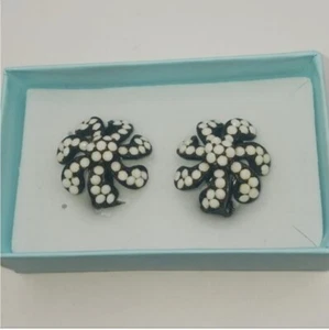 Vintage Black and White Clip on Earrings - Picture 1 of 2