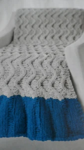 Knitting Pattern  For Large Gorgeous Throw In  Bernat Super Chunky- 65 x 52ins - Picture 1 of 1