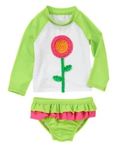 Neu mit Etikett Gymboree Schwimmen-Set Badeanzug Mädchen 18-24M 3T mit Rock Rüschen Blume Rashguard - Bild 1 von 2