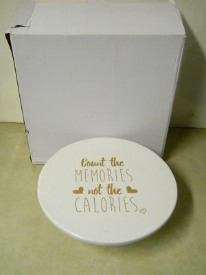 Soporte de pastel de cerámica Precious Moments cuenta los recuerdos, no las calorías Foto 1 de 4