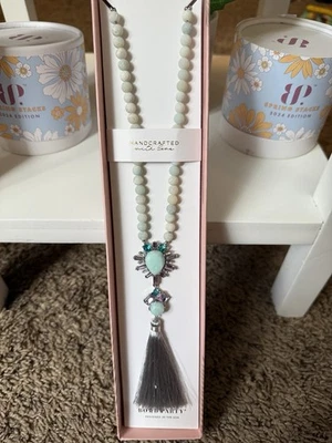 Belleza Bohemia: Chapado en Plata: Colgante: Fiesta Bomba Foto 1 de 4