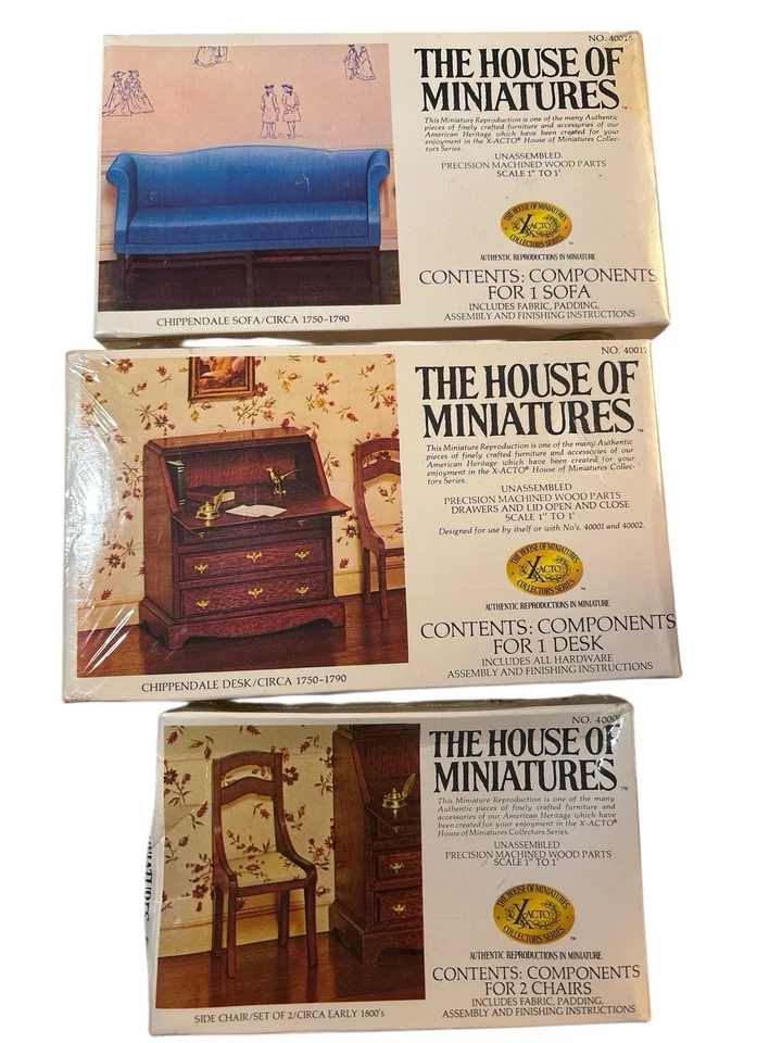 Дом миниатюр Chippendale # 40017 стол 40007 2 стула 40015 синий диван - Изображение 1 из 4