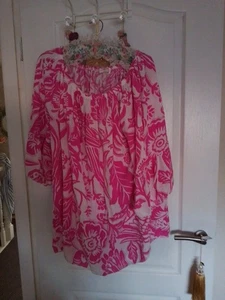 Ladies Size Medium To Large Top - Picture 1 of 2