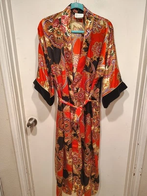 Длинный халат с атласным многоцветным принтом пейсли California Dynasty размер L бархатная отделка  - Изображение 1 из 4