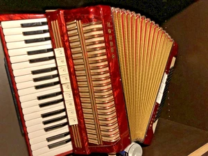 Akkordeon Hohner Verdi II rot 96 bass gold 9 Diskantregister 3 Bassregister - Picture 1 of 7