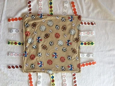 Manta de seguridad Baby Tag bolas multideportivas marrón Minky tela ultrasuave en la parte posterior Foto 1 de 2