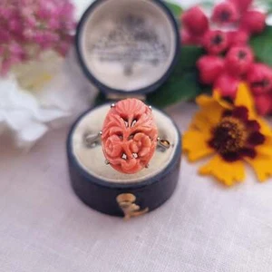 Anillo de flores de colección tallado en oro blanco de 9 quilates de coral floral tallado - Imagen 1 de 17