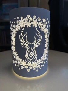 LED Licht Leuchte grau Glitzer Hirsch mit Timerfunktion Glas Schneeflocken - Bild 1 von 6