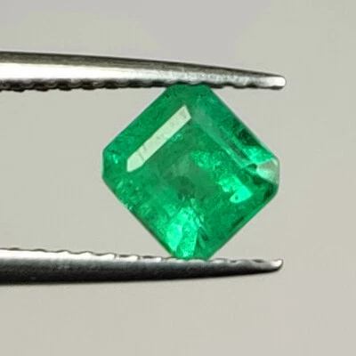 Certified 0.98 CT - Natural Zambian Emerald Square Shape Good Luster Gem - 1927 - Image 1 of 2