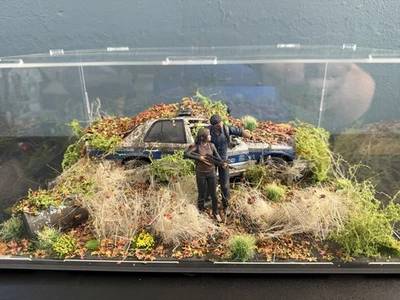 Diorama 1/18 Last of Us con CVPI de policía de Boston, post apocalíptico y estuche Foto 1 de 4