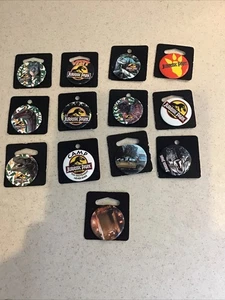 LOTE DE BOTONES PROMOCIONALES DE PELÍCULA PARQUE JURÁSICO 1992/93 DE COLECCIÓN APERTURA PELÍCULA LOGOTIPO JP - Imagen 1 de 3