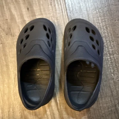 Toddler Water Shoes Black Size 5 Croc-like Casual Comfort - Image 1 of 4