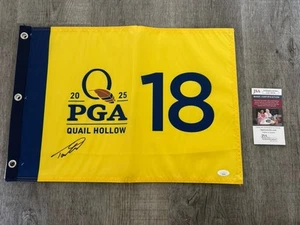 Tommy Fleetwood Autografo Firmato Auto 2025 PGA Championship Golf Bandiera Quaglia - Foto 1 di 3