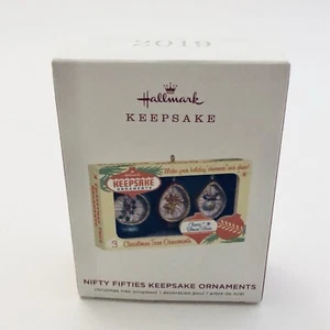 Hallmark 2019 Nifty Fifties Retro mundgeblasenes Glas Welpe Katze Hund Andenken Ornament NEU - Bild 1 von 2