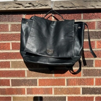 Cartera convertible mochila mediana Forever 21 negra y plateada Foto 1 de 3