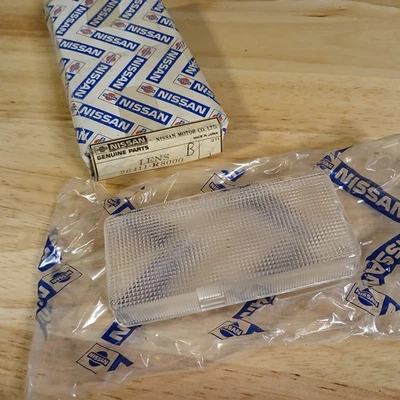 Lente de luz interior para furgoneta Nissan 1987-1990 26411-R8000 nuevo OEM Foto 1 de 3