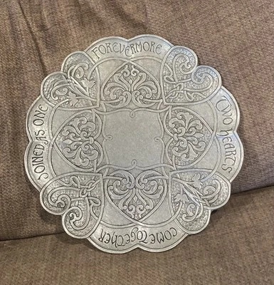 Forevermore 2002 usado peltre dos corazones se unen como una bandeja Foto 1 de 2