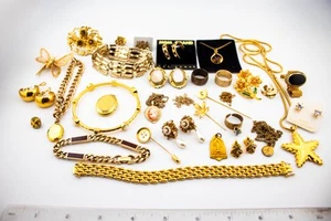 VINTAGE TRUE ESTATE MIXED GOLD JEWELRY LOT WOW!!! - Picture 1 of 5