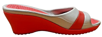 Sandalias de cuña Crocs Sassari para mujer 9 rojas plateadas grises sin cordones informales piscina Foto 1 de 4