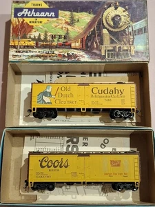 Athern HO scale lot of 2 Refrigerated Model Railway Train Freight Carriages. - Picture 1 of 8