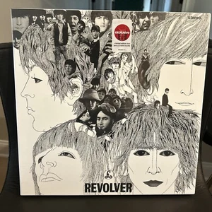 The Beatles - Revolver: Special Edition L T-Shirt (Vinyl) "Revoler" Misprint - Picture 1 of 3