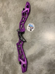 Kinetic Evolium Mittelteil Recurve Recurvebogen Bogenschießen ILF 25" Riser Neu - Bild 1 von 5