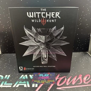 WOLF WALL SCULPTURE DARK HORSE NUOVA THE WITCHER 15 X 15 CM METALLO MEDAGLIONE - Foto 1 di 3