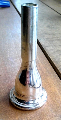 Boquilla plateada de colección Conn-Helleberg para tuba/sousafón - FIRMADA - ENVÍO GRATUITO Foto 1 de 4