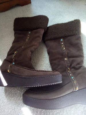 Botas tribales de gamuza Seminole con cuentas forro de piel sintética S 8.5 posiblemente Steve Madden Foto 1 de 4