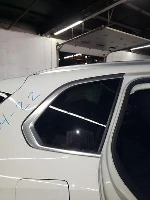 19 20 21 22 BMW X5 Right Quarter Window w/Privacy Tint & Moulding ID#51377444078 - Image 1 of 4