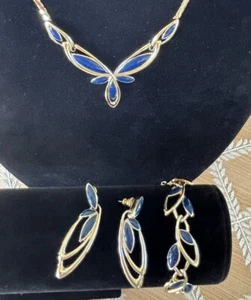 VTG Designer Trifari Gold Plated Navy Blue Pendant Necklace + Post Earring Set - Picture 1 of 15