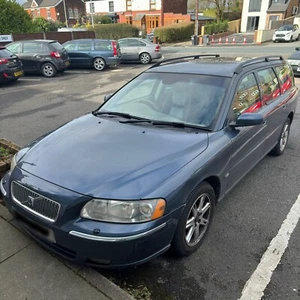 VOLVO V70 SE 2.4 D5 MK2 2005 BREAKING (ALL PARTS AVAILABLE) - Picture 1 of 12
