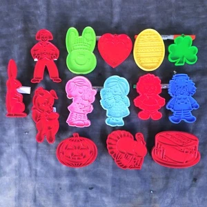 14 cortadores de galletas vintage Tupperware sello Bobbs Merril Raggedy Ann Holiday - Imagen 1 de 10