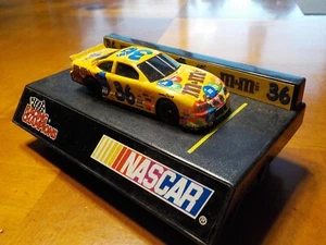 #36 PONTIAC M&M NASCAR RACING CHAMPIONS 1/64 MASSSTAB PIT STOP - Bild 1 von 3