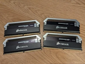 Corsair Dominator Platinum Series 16Gb (4 x 4Gb) DDR4 SDRAM 2666 MHz C15 Memory - Picture 1 of 3