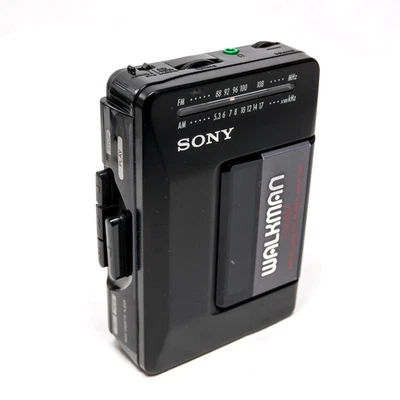 ⭐ Reproductor de cassette Sony Walkman WM-F2015 FM/AM ~ correas de transmisión nuevas ~ reparado ⭐ Foto 1 de 4