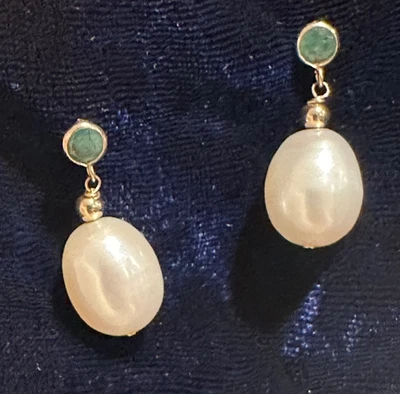 Pendientes colgantes de perlas y esmeraldas de oro de 14K - ¡Hermosos! Foto 1 de 4