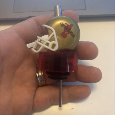 Casco de fútbol americano NFL Capitán Morgan botella verter boquilla firma verter • ¡¡En muy buen estado!! Foto 1 de 4