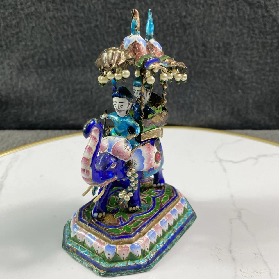 Estatuilla de elefante esmaltada plateada India de colección años 50 Ambawari Howdah decoración de tronco Foto 1 de 4