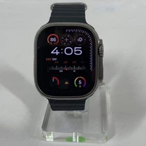 Entsperrte Apple Watch Ultra 49MM Natural Titanium Black Solo Loop - Bild 1 von 6