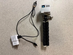 RIF6 Cube Mobile Mini Micro Projector Cube w/TRIPOD AND CABLE. NO REMOTE - Picture 1 of 9