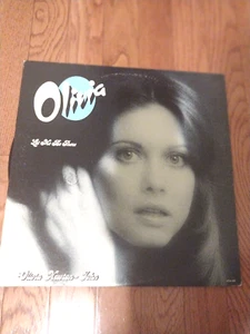 Olivia Newton-John - LET ME BE THERE - MCA Records (MCA-389) 33 LP Vinyl VG - Imagen 1 de 2