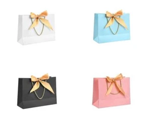 Elegante Geschenktaschen mit Bändern und Griffen - Bild 1 von 9