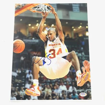 Foto firmada por Derrick Favors 11x14 PSA/DNA Georgia Tech autografiada Foto 1 de 3