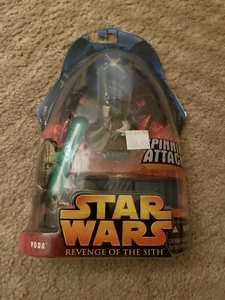 2005 STAR WARS REVENGE OF THE SITH YODA SPINNING ATTACK  # 26 NIP - Picture 1 of 2