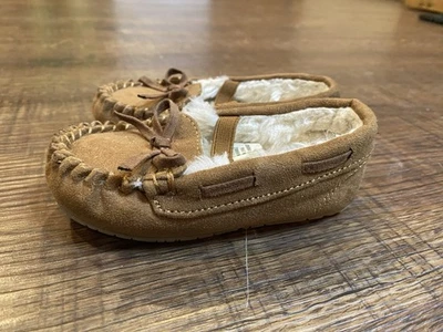 Baby Size 5 Slip On Moccasin Faux Fur Lined Slippers Shoes - Image 1 of 4